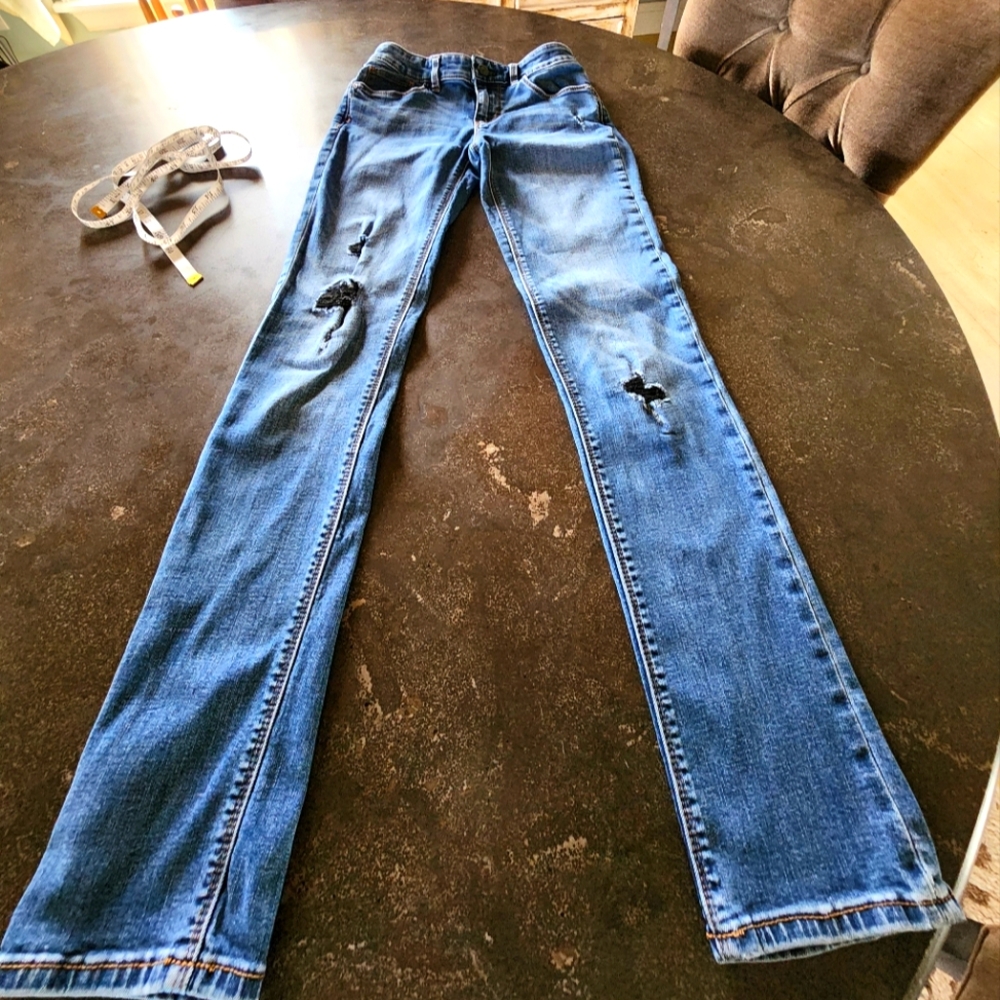 Woman's WHBM distressed dark wash the slim fit jeans size 0P